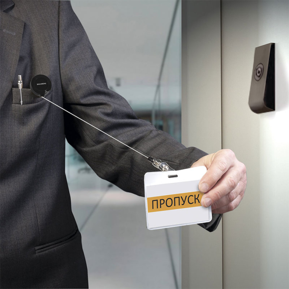 Держатель-рулетка для бейджа Brauberg - 70 см - Черный Держатель-рулетка для бейджа Brauberg - 70 см - Черный