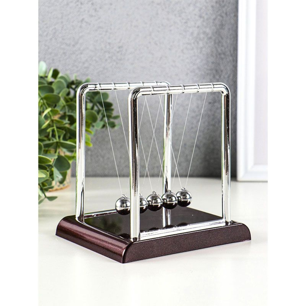 Маятник настольный антистресс Шары Ньютона Колыбель техно - 13,5*13,5*11 см Маятник настольный антистресс Шары Ньютона Колыбель техно - 13,5*13,5*11 см